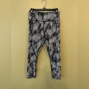 ZYIA Black and White Patterned Light n Tight 7/8 24in